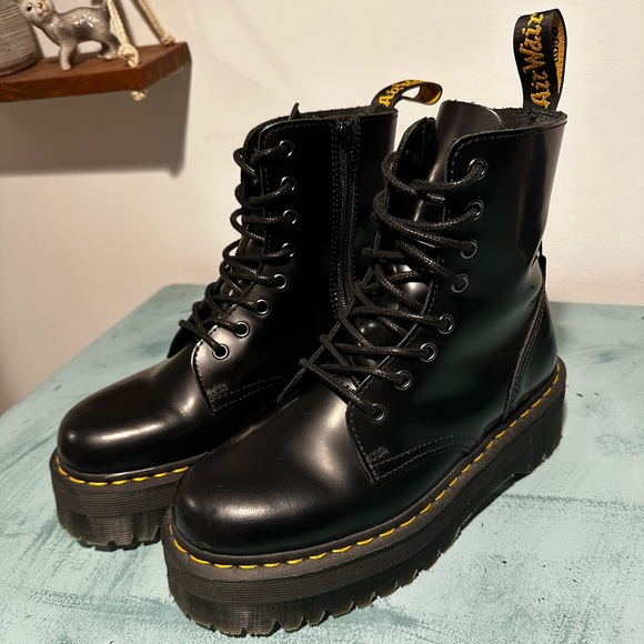 Dr. Martens Shoes - DR. MARTENS JADON BOOT SMOOTH LEATHER PLATFORMS WOMENS SIZE 8